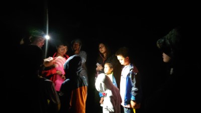 中山社區進行新寮瀑布步道夜間生態教育課程